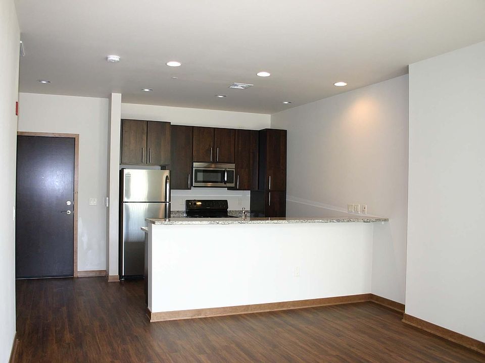 2nd image of 2550 University Ave APT 320