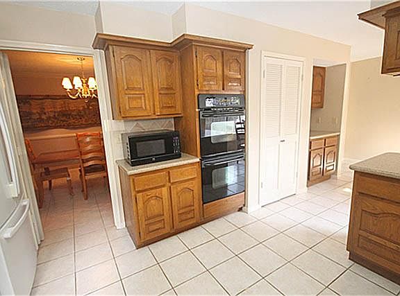 Then step into this amazing kitchen. Some recent updates include avanza counter tops, stove top and 