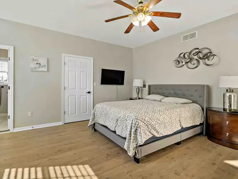 909 N Burghley Ave — Photo 17