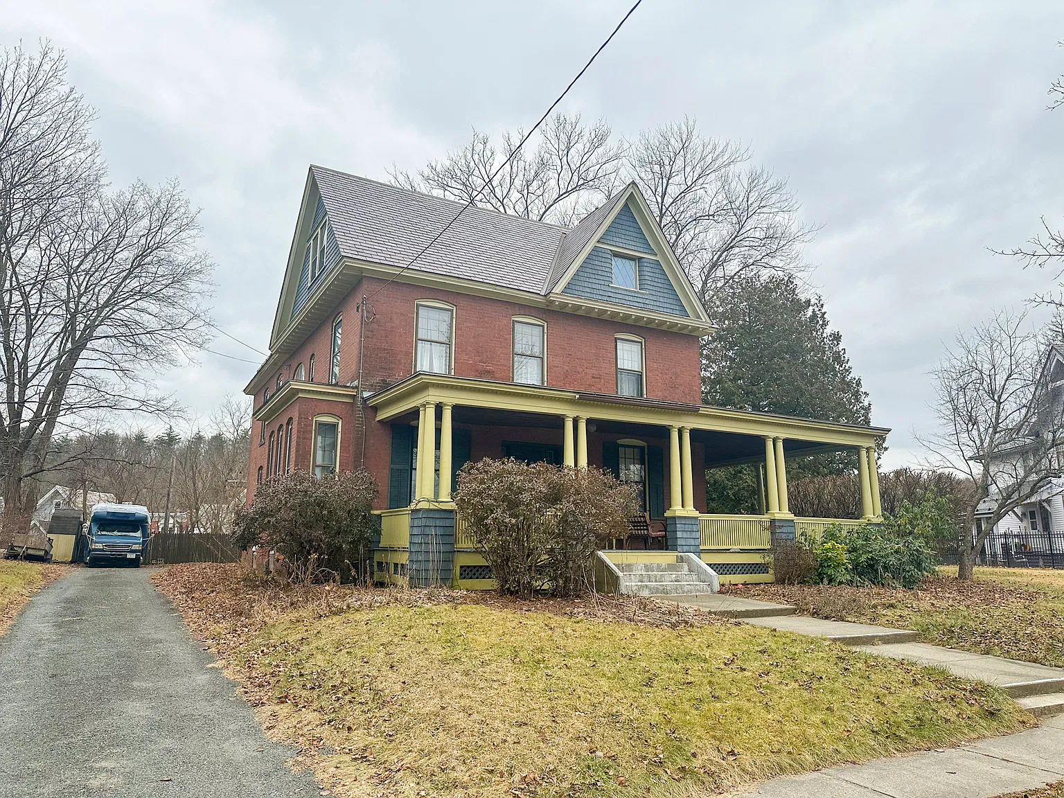 4 bed, 8470 sqft, $3,600 — Photo 1