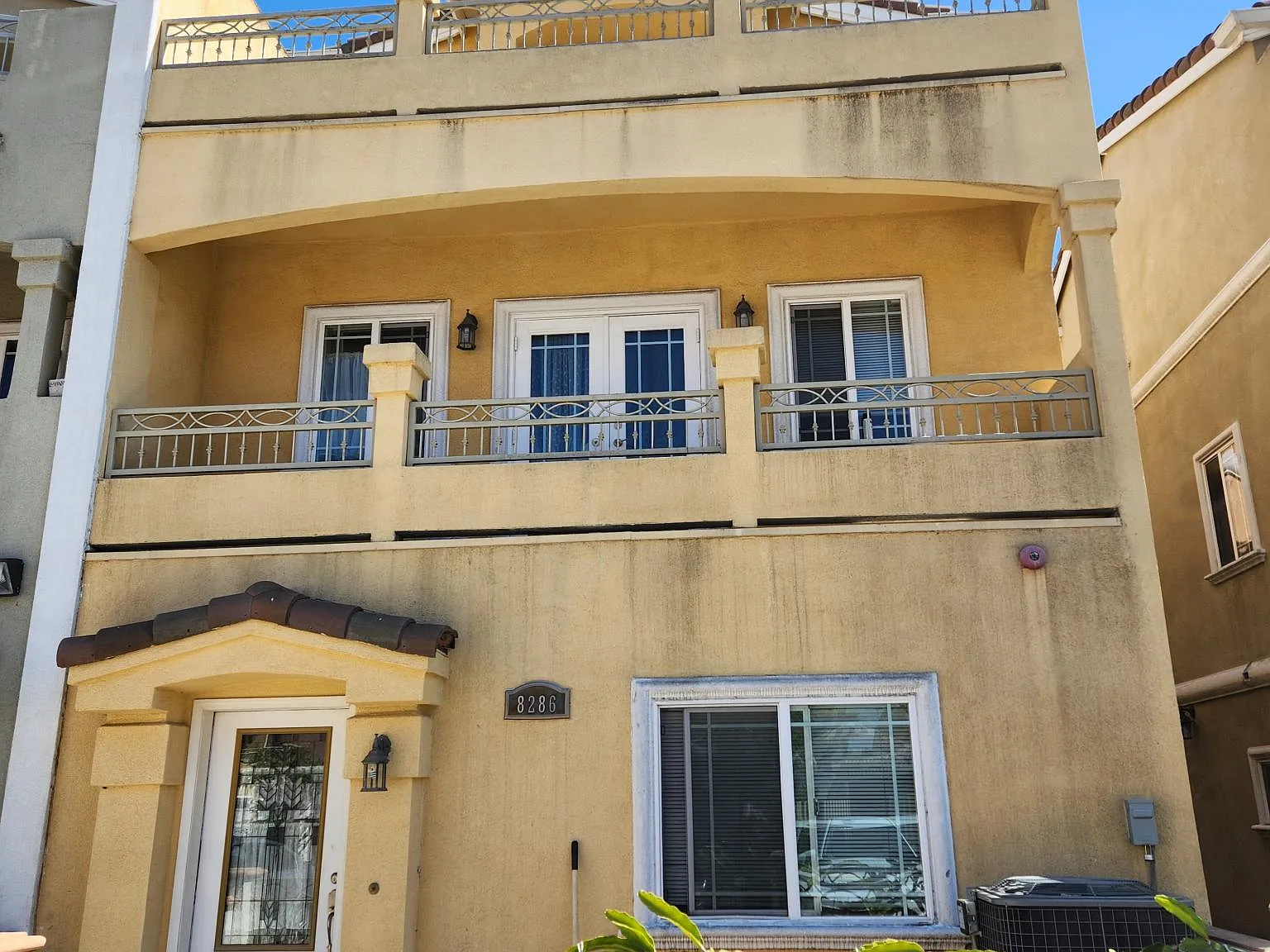 3 bed, 1958 sqft, $3,500 — Photo 1