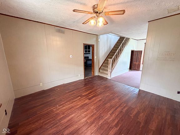 3rd image of 250 S Central Ave