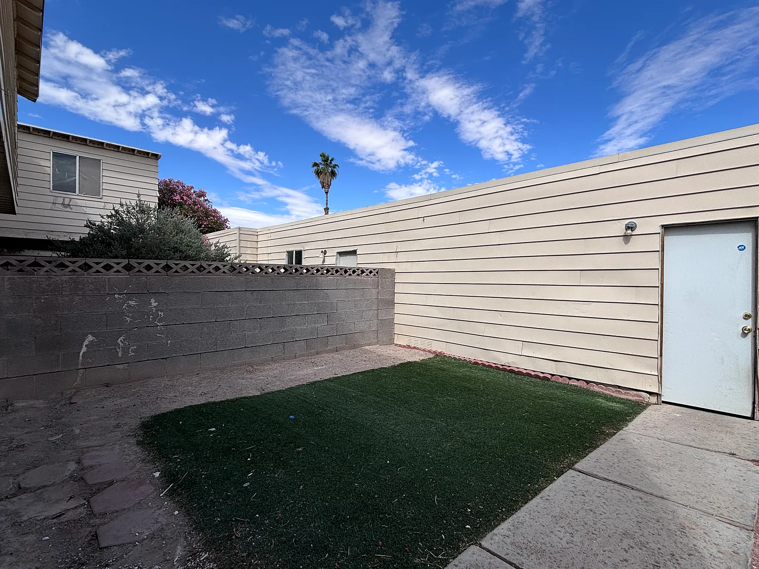2 bed, 1.5 bath, 880 sqft, $1,350 — Photo 3