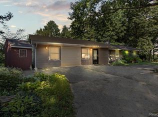 1190 Tracilee Dr, Howell, MI 48843