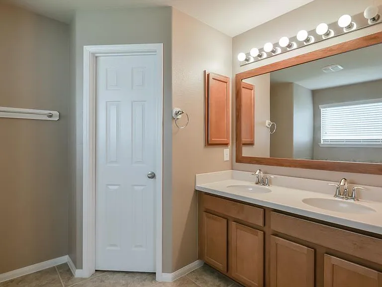 15414 Kaston Dr — Photo 16