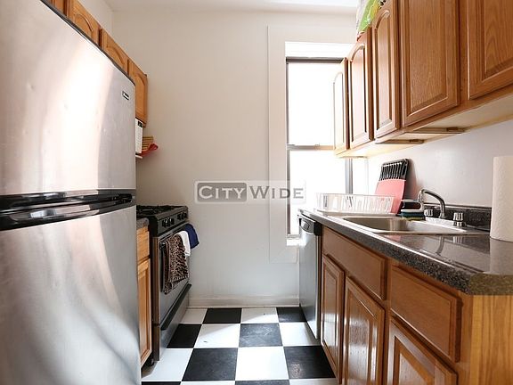4th image of 335 E 13th St APT 3