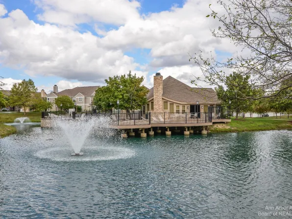 1539 Weatherstone Dr, Ann Arbor, MI 48108