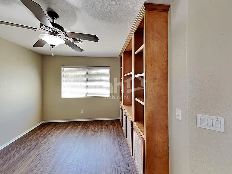 8409 S 50th Ln — Photo 20