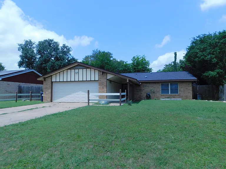 3507 Hummingbird Ln — Photo 2