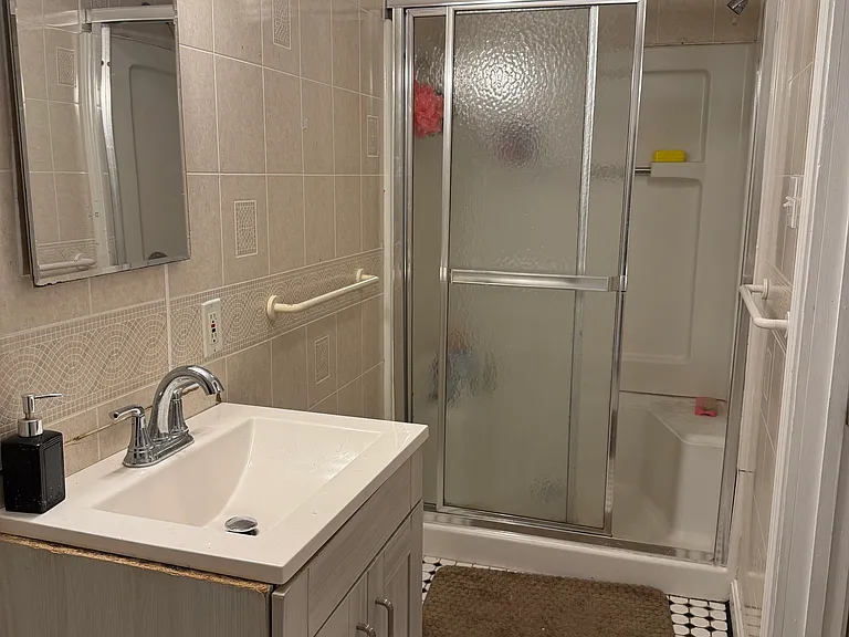 39 Florence St #1 — Photo 10