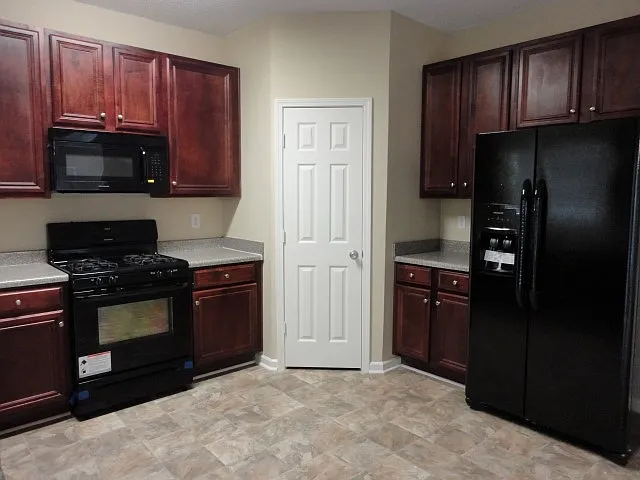 4 bed, 3.0 bath, 2791 sqft, $2,745 — Photo 2