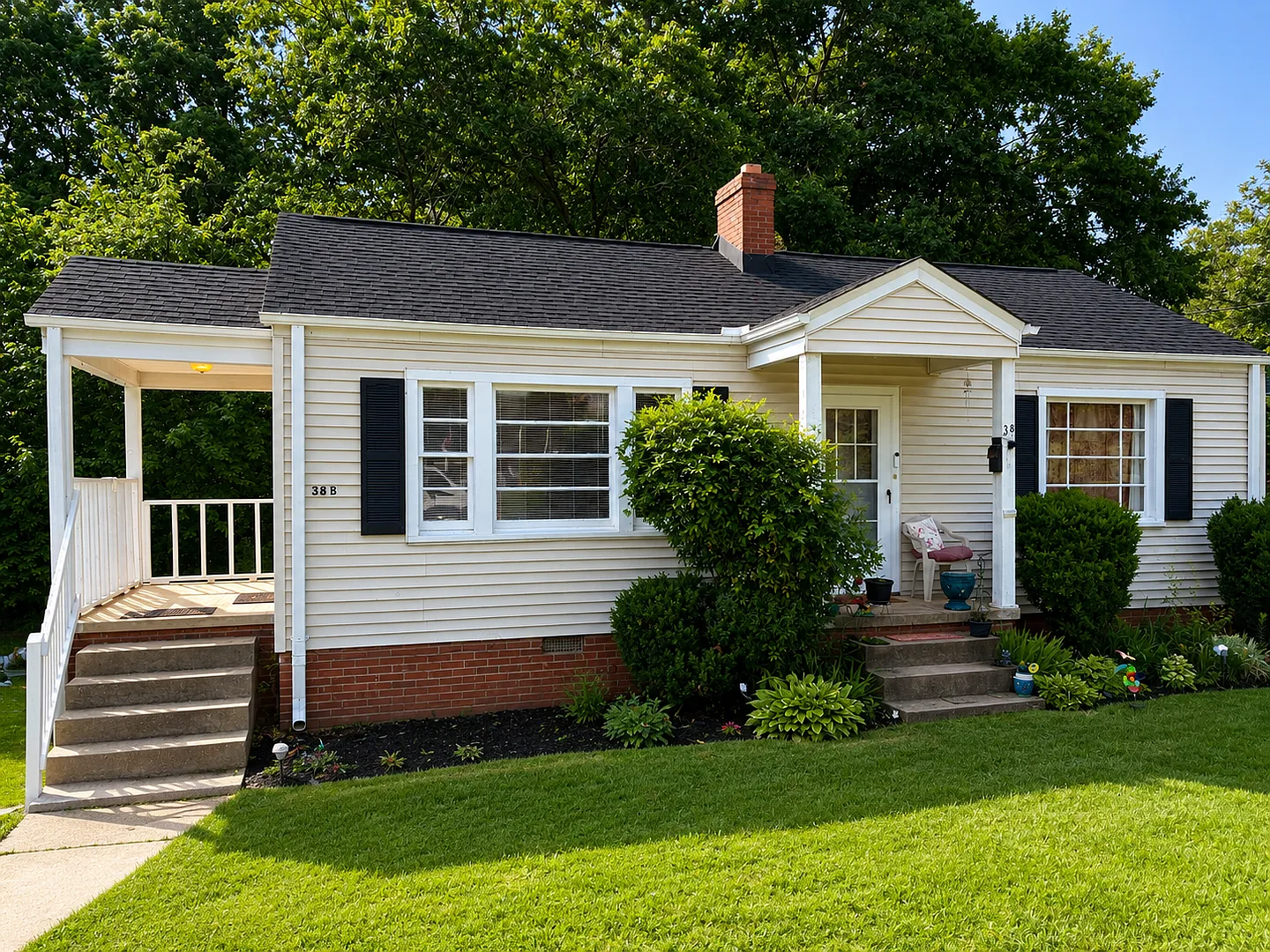 38B Wallace Street Charming Greenville Duplex in a Prime Location — Photo 1