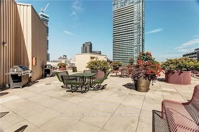 711 Bay St #1414 — Photo 8