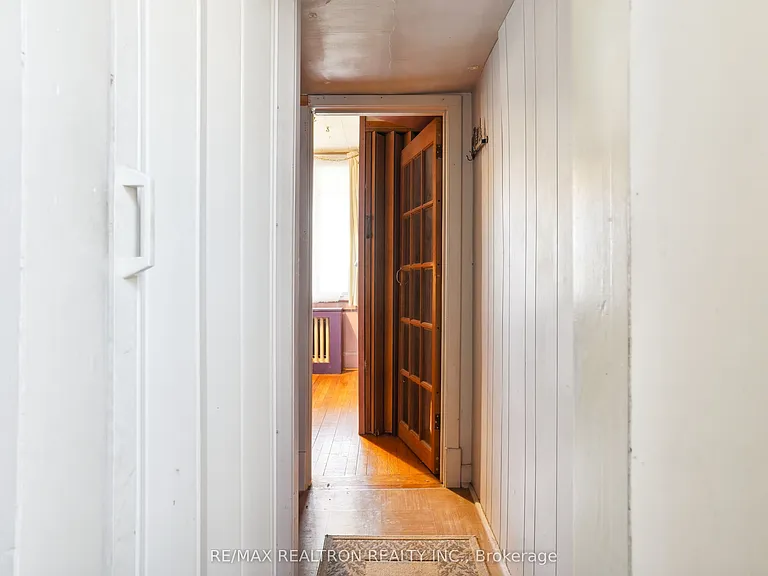 2585 Lake Shore Blvd W — Photo 11