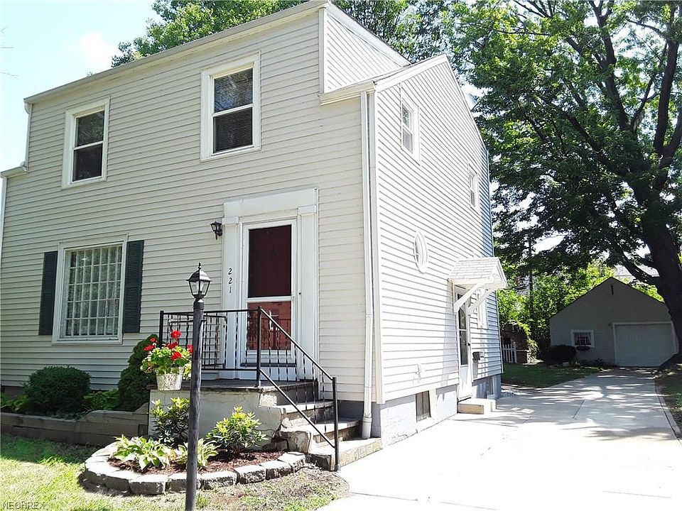 1st image of 221 E 246th St