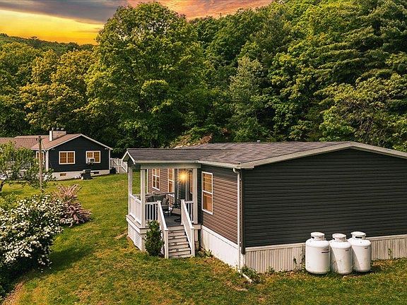 2nd image of 559 Lake Road