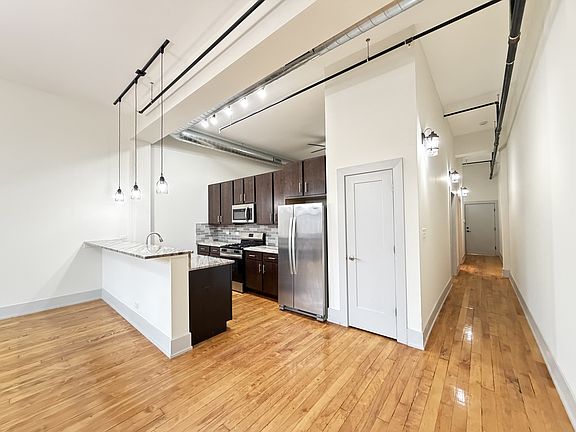 3rd image of 1432 W 21st St #421