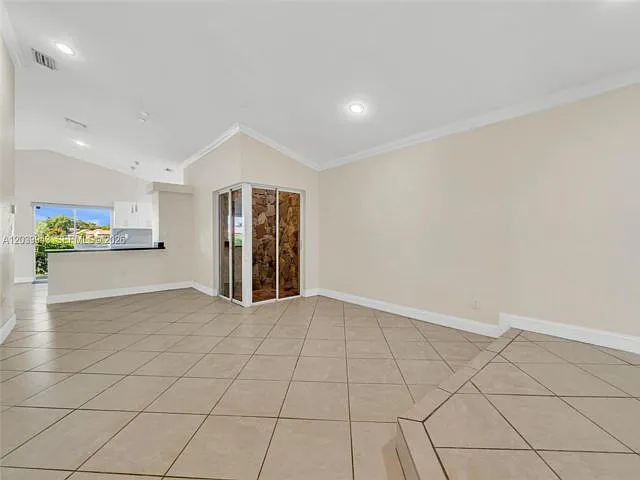 15311 SW 52nd Ter #15311 — Photo 18