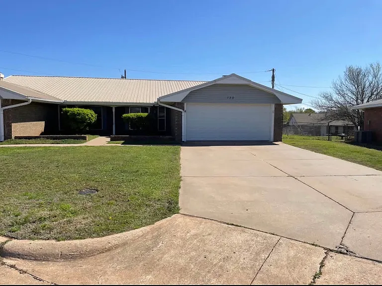 720 E Redbud Ct — Photo 2