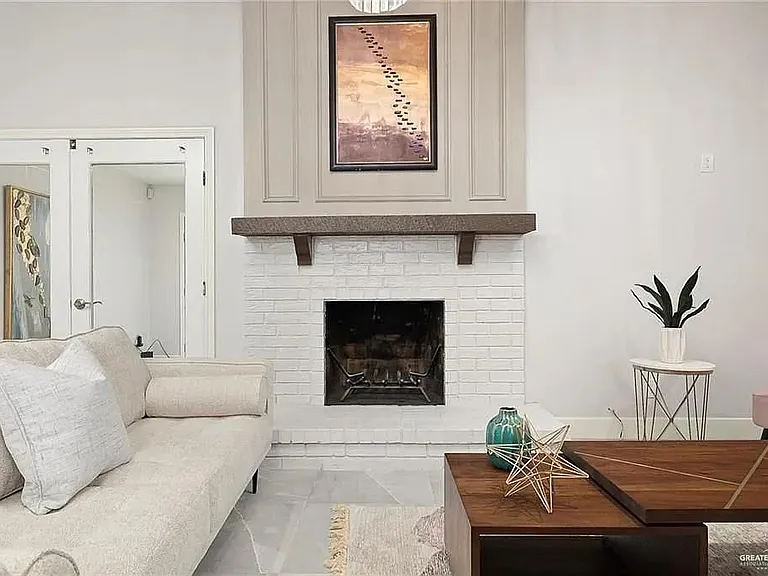 312 Xanthisma Ave — Photo 17