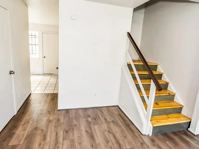 9734 Farragut St — Photo 12