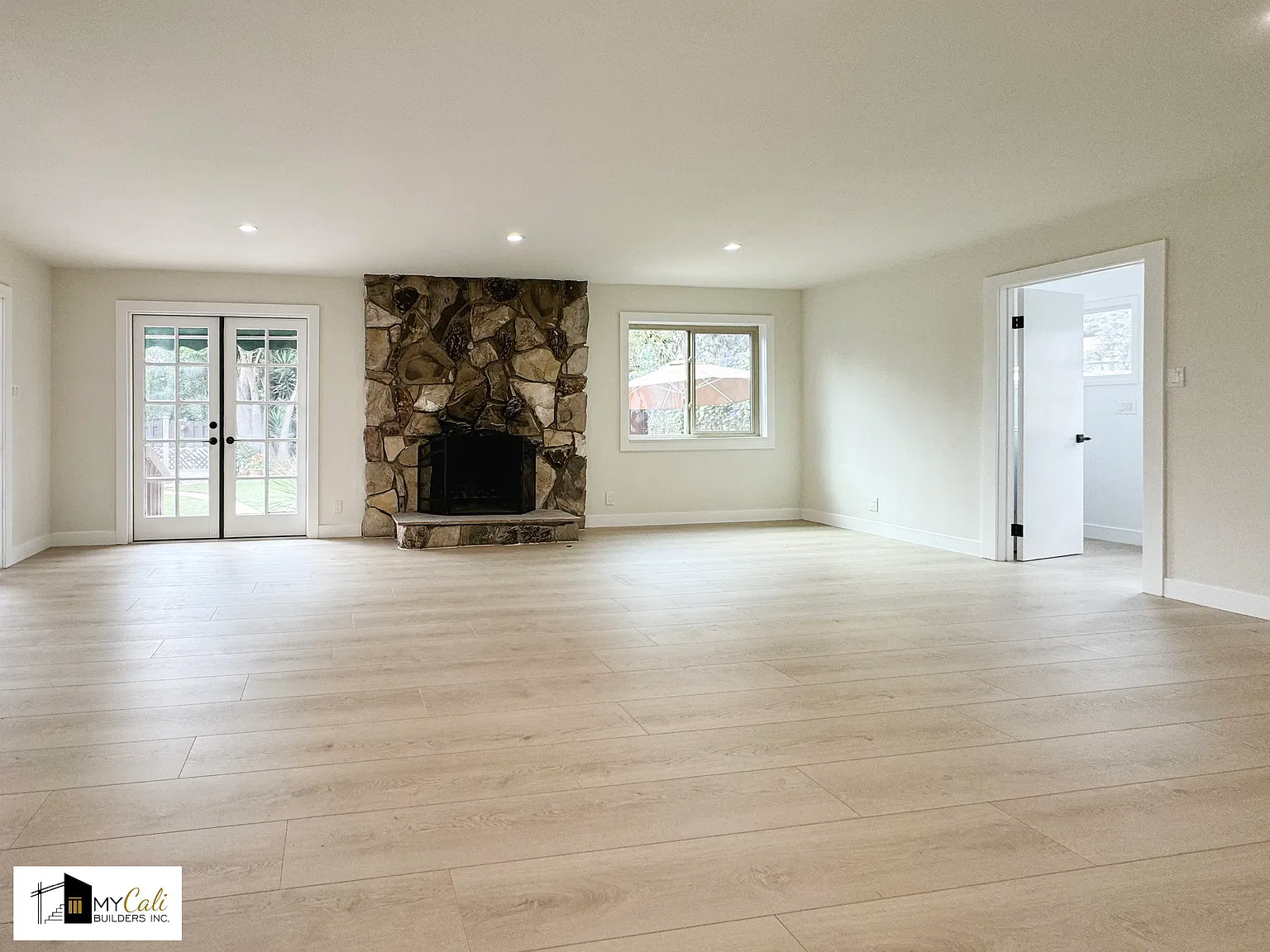 4 bed, 2685 sqft, $7,650 — Photo 4