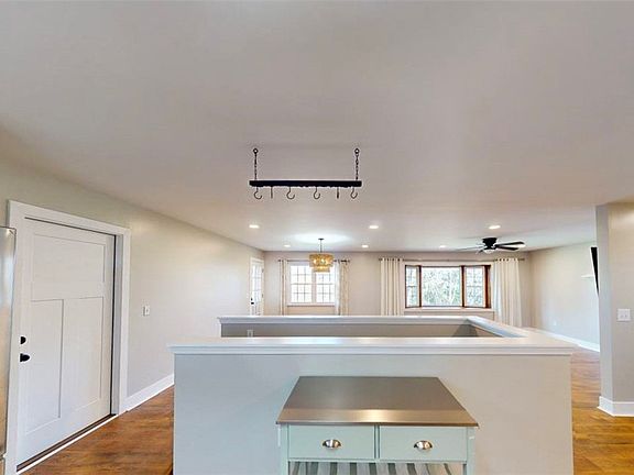 5th image of 19 N Hills Dr
