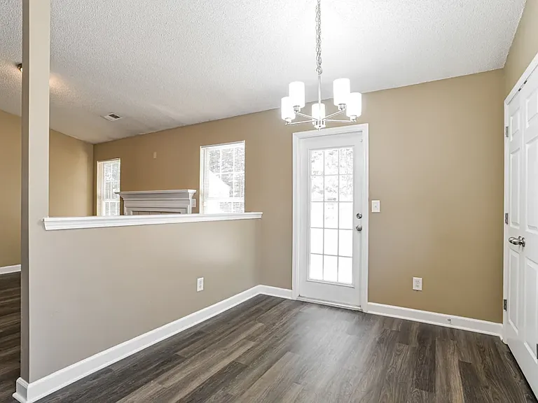 17104 Melgrave Ave — Photo 2