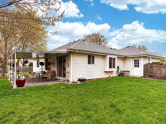 3rd image of 1561 Karen Ct