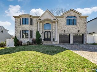 160 Lawrence Dr, Paramus, NJ