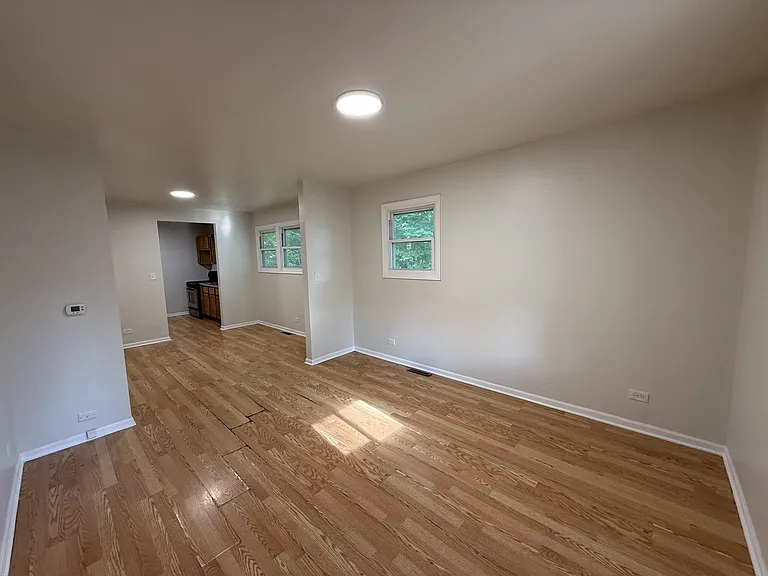 411 Irving Ave — Photo 3