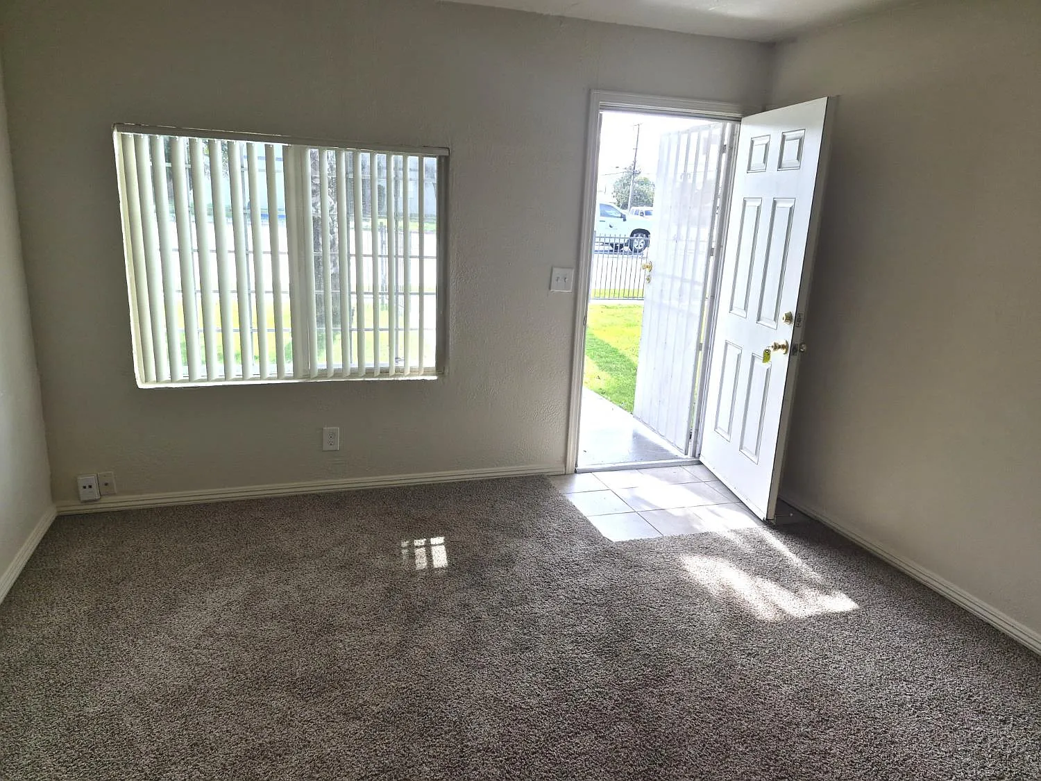 2 bed, 900 sqft, $1,150 — Photo 2