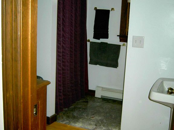 1st Flr Bthrm & Laundry Rm