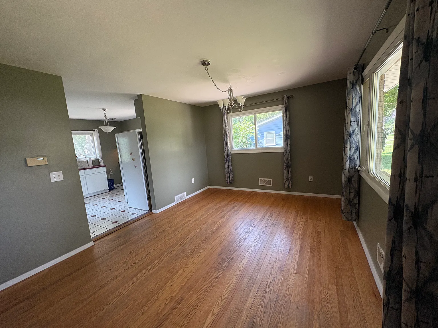 3 bed, 1200 sqft, $1,650 — Photo 3