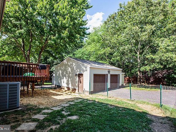 Detached 2 car Garage