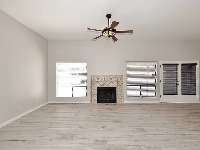 1627 E Redfield Rd — Photo 10