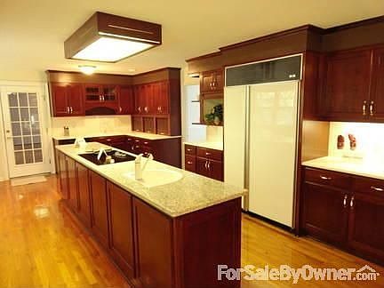 2 separate sinks : Granite island and Corian countertops