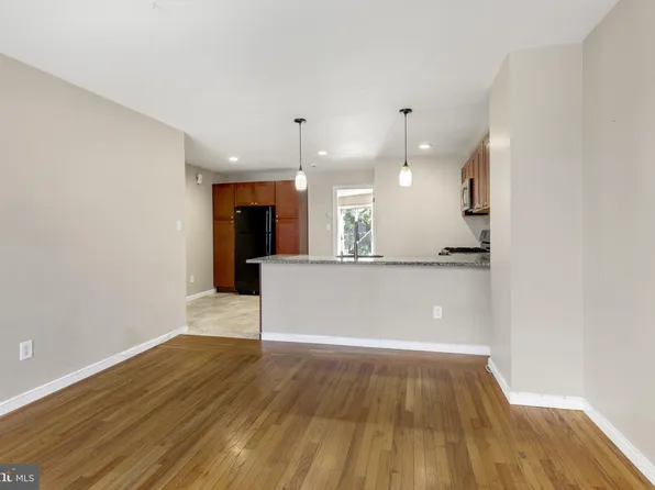 941 New Market St #A, Philadelphia, PA 19123