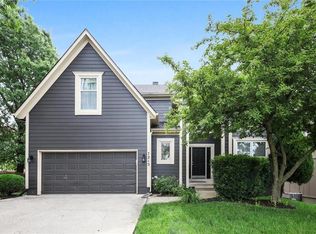 7213 Cottonwood Dr, Shawnee, KS 66216