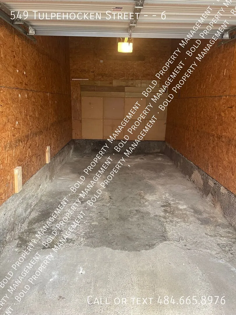 Garage / Storage Unit — Photo 1