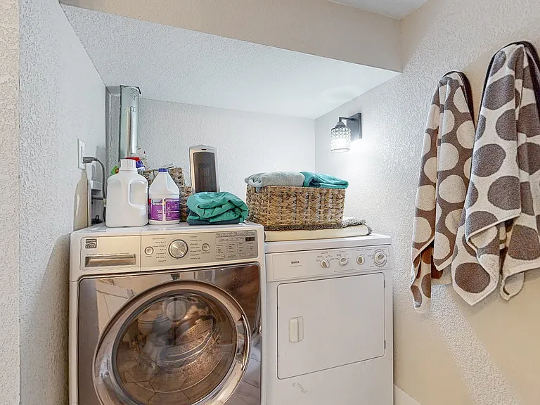 635 S Devinney Way — Photo 15
