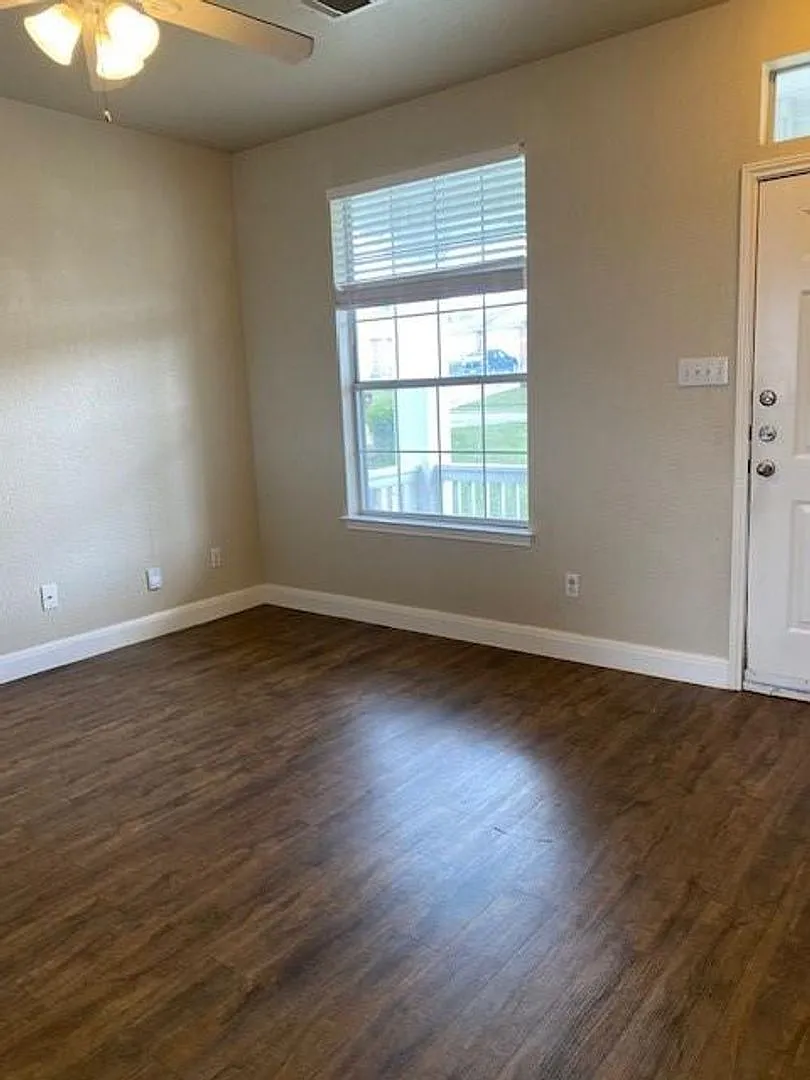 Great open floor plan — Photo 3
