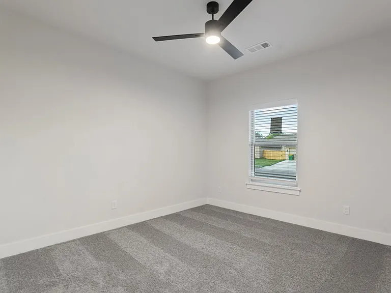 97 N Adler Ave — Photo 13