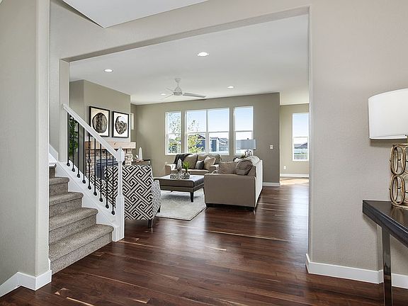4th image of 661 Boxwood Dr