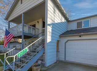 544 Village Dr, Central Point, OR
