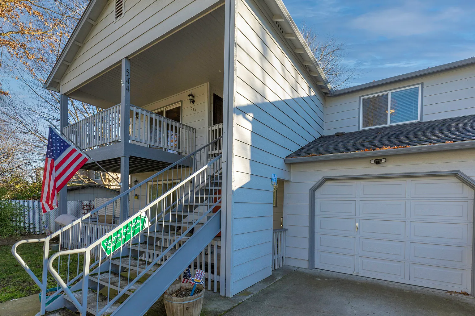 544 Village Dr photo 1