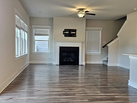 2nd image of 558 Laxton Rd