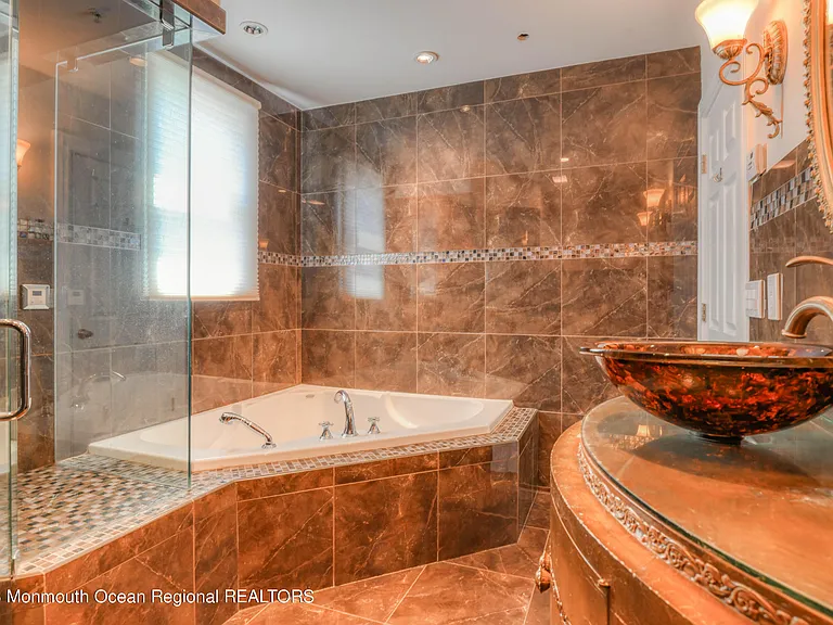 16 Abbott Ave — Photo 23
