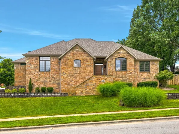 1628 E Wood Oaks Street, Springfield, MO 65804