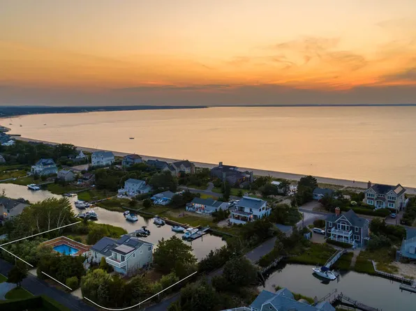 19 Sandgate Ln, Southampton, NY 11968